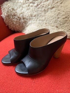 A Detacher Black Open-Toe Leather Heels, 8